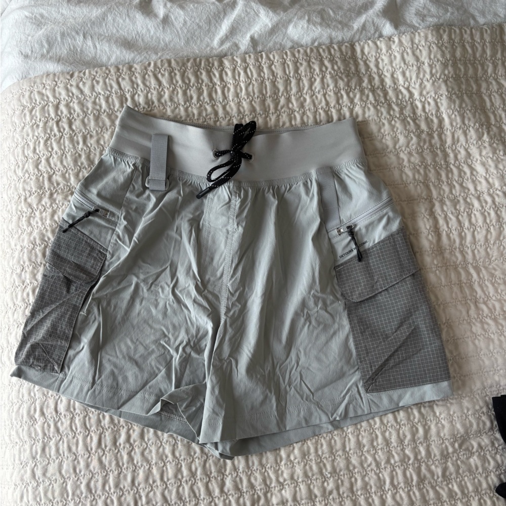 Lululemon Athletica Gray Athletic Shorts Lightweight Mid-Thigh